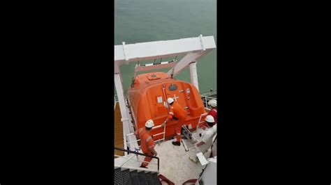 freefall lifeboat simulated launching.